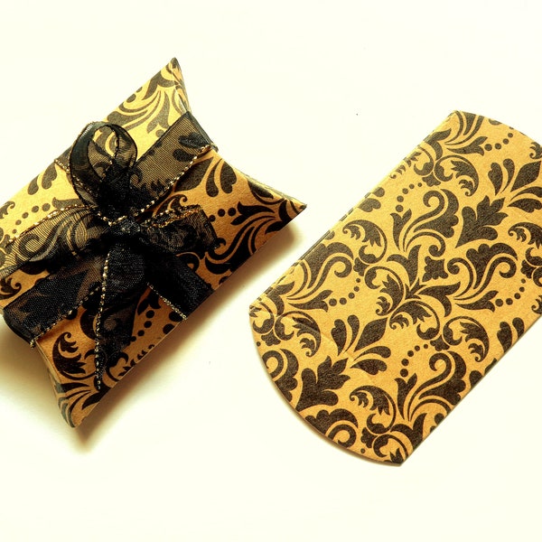 2 ou 5 boîtes cadeau oreiller en KRAFT décor vintage ARABESQUES + ruban noir*, 55x80mm - 2 / 5 pillow gift box + black ribbon, retro pattern