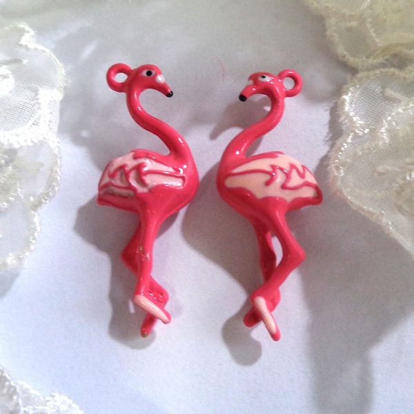 2 Breloques Pendentifs FLAMANT ROSE 3D, résine rose vif, 33X13mm - 2 resin Pink flamingo 3D pendant charms, bright pink tone