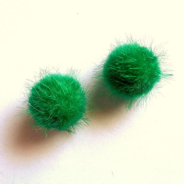 DESCTOCKAGE ! 4 breloques mini pompons ronds, aspect fourrure,  2 tons au choix : vert pomme / vert canard, 18*16 mm, anneau doré
