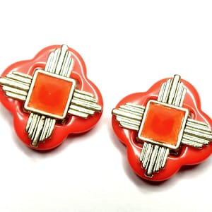 RARE ! 2 ART DECO pendants, Graphic Haute Couture, cross with 4-leaf clover, pyramid cabochon, tangerine orange / streaked gold, 25x25mm