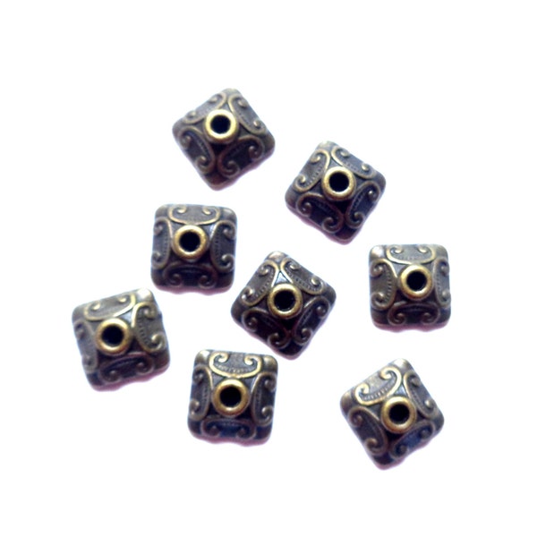 20 coupelles cône carré décor ARABESQUES, BRONZE ANTIQUE vieilli, 10mm - 20 antique bronze square bead caps w/arabesques pattern