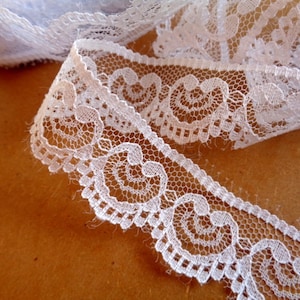 LOW PRICE! 1 or 2 or 4 meters of white lace, scalloped HEARTS pattern, width 2.5 cm, in one piece