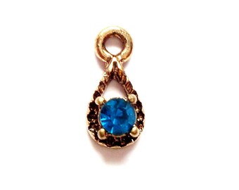 RARE! 4 small teardrop charms 12X5mm, antique gold set with faceted turquoise blue cabochon - 4 teardrop charms, aqua blue on dark gold