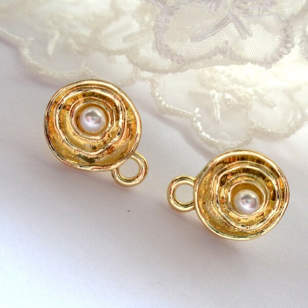 2 light gold stud earrings with ring, pearly white pearl on golden swirl, Haute Couture spirit, timeless chic, 14x10mm