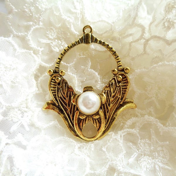 RARE! Antique gold connector pendant, vintage retro Victorian Baroque, half-hollow oval, elegant plant decoration, pearly white pearl, 47x35mm