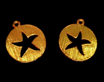 2 or 4 golden charms, round + hollow starfish, 1 smooth shiny side / 1 matte striated side, 19x16mm