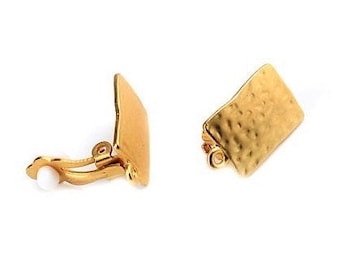2 CLIPS (non-pierced ears) + hole, hammered matte gold rectangle 21x12mm - 2 Hammered mat gold rectangle ear clips, non-pierced ears