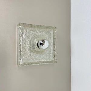 Linda arandela de parede em vidro CUBIC Ice da Hillebrand Lights, Alemanha, década de 1970 | Moderno dinamarquês da era espacial | meados do século