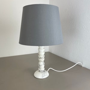32cm Vintage Hollywood Regency white Onyx Marble Light Base Table Light, Italy, 1970s | BISQUIT Space Age | midcentury modern | interior