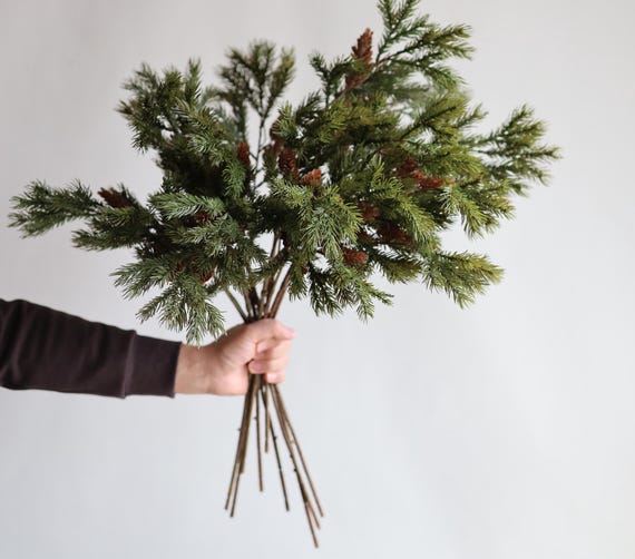 松ぼっくり付きフェイクシーダーの枝：25.5インチの冬のホリデー