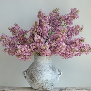 Branche de lilas rose mauve imitation vrai toucher 24,8 pouces, hortensias lilas artificiels crème, feuillage floral bricolage décorations de mariage/maison/cuisine image 1