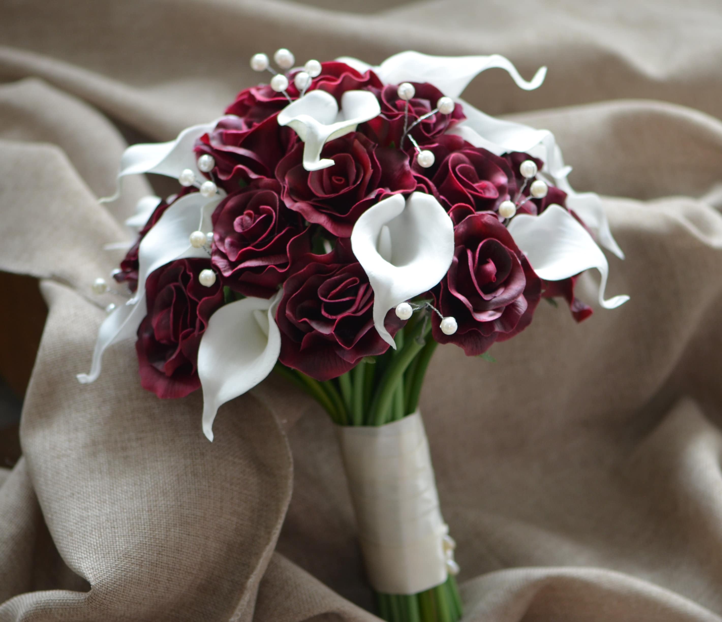Bourgogne Blanc Ivoire Rose Tiger Lily Mariage Bouquet & Boutonnière Bourgogne Blanc Ivoire Rose Tiger Lily Mariage Bouquet & Boutonnière