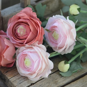 Ranuncolo finto rosa polveroso, Ranuncolo finto rosa baby Real Touch, Ranuncolo bianco, Decorazioni per la casa fatte a mano, Composizione di bouquet di fiori