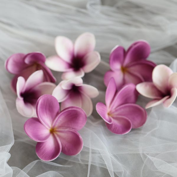 Natürliche Real Touch Purple Lavender Künstliche Nicht-Seide Frangipani Plumeria Blütenköpfe für Kuchendekoration und Hochzeitssträuße