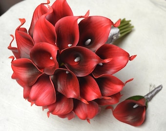 Bouquet da sposa con calle rosso scuro – Fiori effetto "tocco reale", set con boutonnière