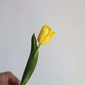35 cm konstgjorda gulorange tulpanblommor med äkta touch, konstgjorda vårblommor/blommor, bröllops-/hemdekoration, gör-det-själv-bukett/bordsdekorationer Yellow-LGF-YJX-Huang