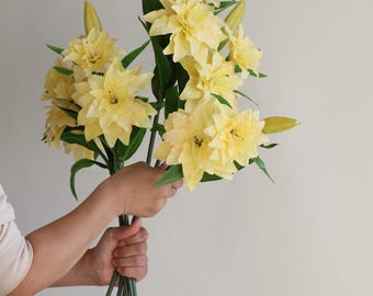 Lys artificiel jaune tendre, composition florale printanière, 70 cm de haut