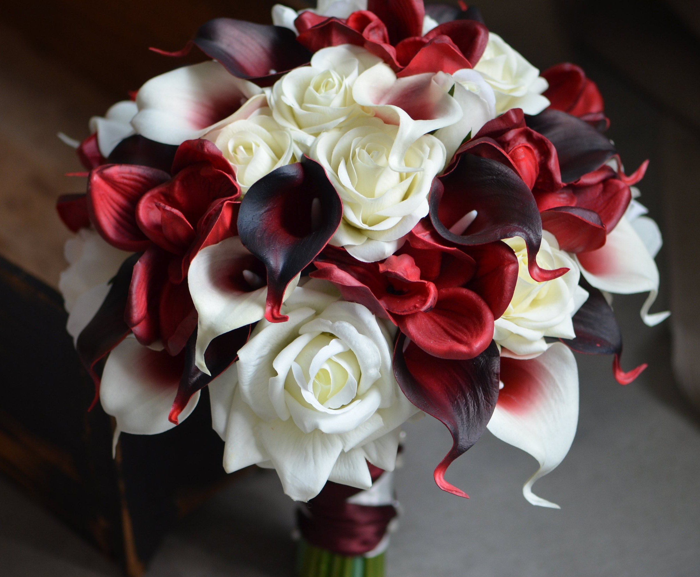 Wedding Bride Bouquet Artificial Rose Bouquet for Wedding Home Holiday Party Supplies Wine Red White Wedding Bride Bouquet Artificial Rose Bouquet for Wedding Home Holiday Party Supplies Wine Red White
