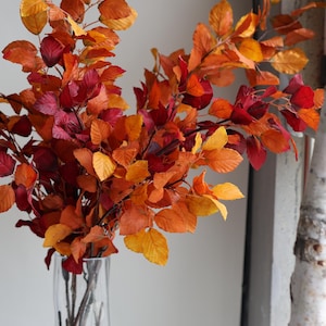 Ramo di foglie artificiali rosso-arancio: verde autunnale da 38 pollici per matrimoni, decorazione da cucina autunno-inverno, verde per casa/matrimoni, floreale vintage fai da te