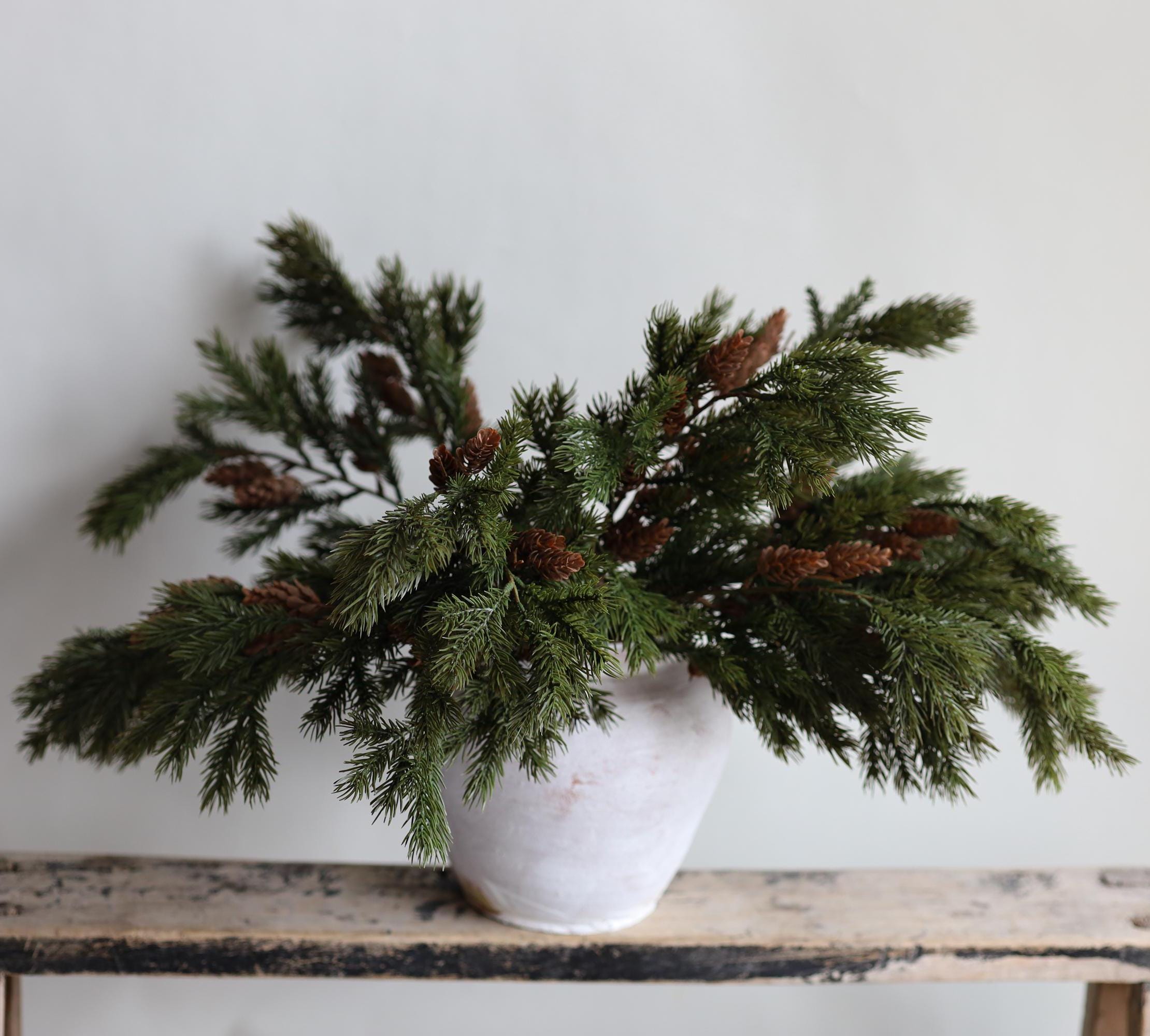 松ぼっくり付きフェイクシーダーの枝：25.5インチの冬のホリデー