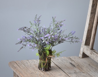 Faux paquet de lavande sauvage avec bois séché, style rustique de campagne, arrangement de lavande