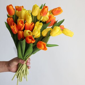 35 cm konstgjorda gulorange tulpanblommor med äkta touch, konstgjorda vårblommor/blommor, bröllops-/hemdekoration, gör-det-själv-bukett/bordsdekorationer bild 7
