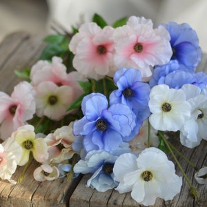 4 koppen Faux Butterfly Ranunculus, Wit / Roze / Blauw / Geel, DIY Florals | Bruiloft / Home / Keuken Decoratie | Geschenken, DIY Boeketten/Centerpiece