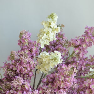 Rama de lilas rosa malva sintética de 24,8 , hortensias de lilas artificiales color crema, decoraciones florales de follaje DIY para bodas/hogar/cocina imagen 10