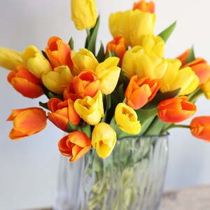 35 cm konstgjorda gulorange tulpanblommor med äkta touch, konstgjorda vårblommor/blommor, bröllops-/hemdekoration, gör-det-själv-bukett/bordsdekorationer bild 9