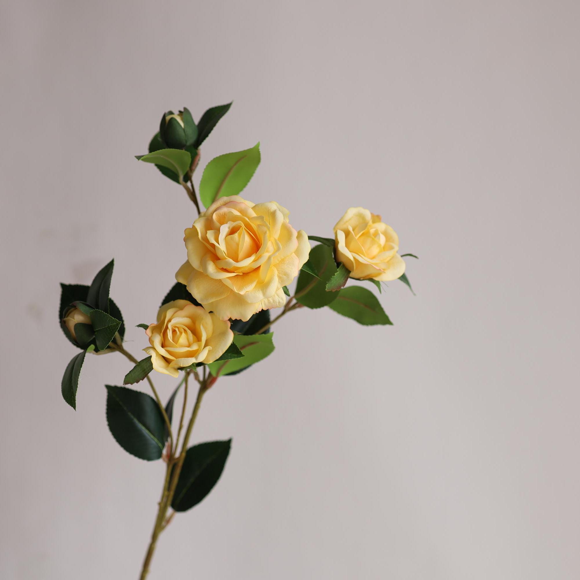kesurpae 10 Pezzi Piante Artificiali Finte Camelia Resistente ai Raggi UV Esterno Bouquet di Fiori Giardino Ufficio Balcone Decorazione, Giallo