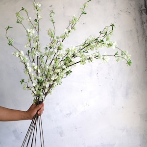 Branche de fleurs artificielles crème de 39 po. avec boutons, fausse tige de plante printanière | Centres de table | Floral | Décoration de mariage/maison | Cadeaux