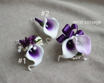 Corsage púrpura, Purple calla Lily Wedding Boutonniere, Real Touch Flowers, Elija colores de cinta