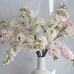 31.5インチ クリーム/ブラッシュピンクの人工桜の枝とつぼみ、人工春の花、センターピース | 花柄 | 結婚式/ホームデコレーション | ギフト
