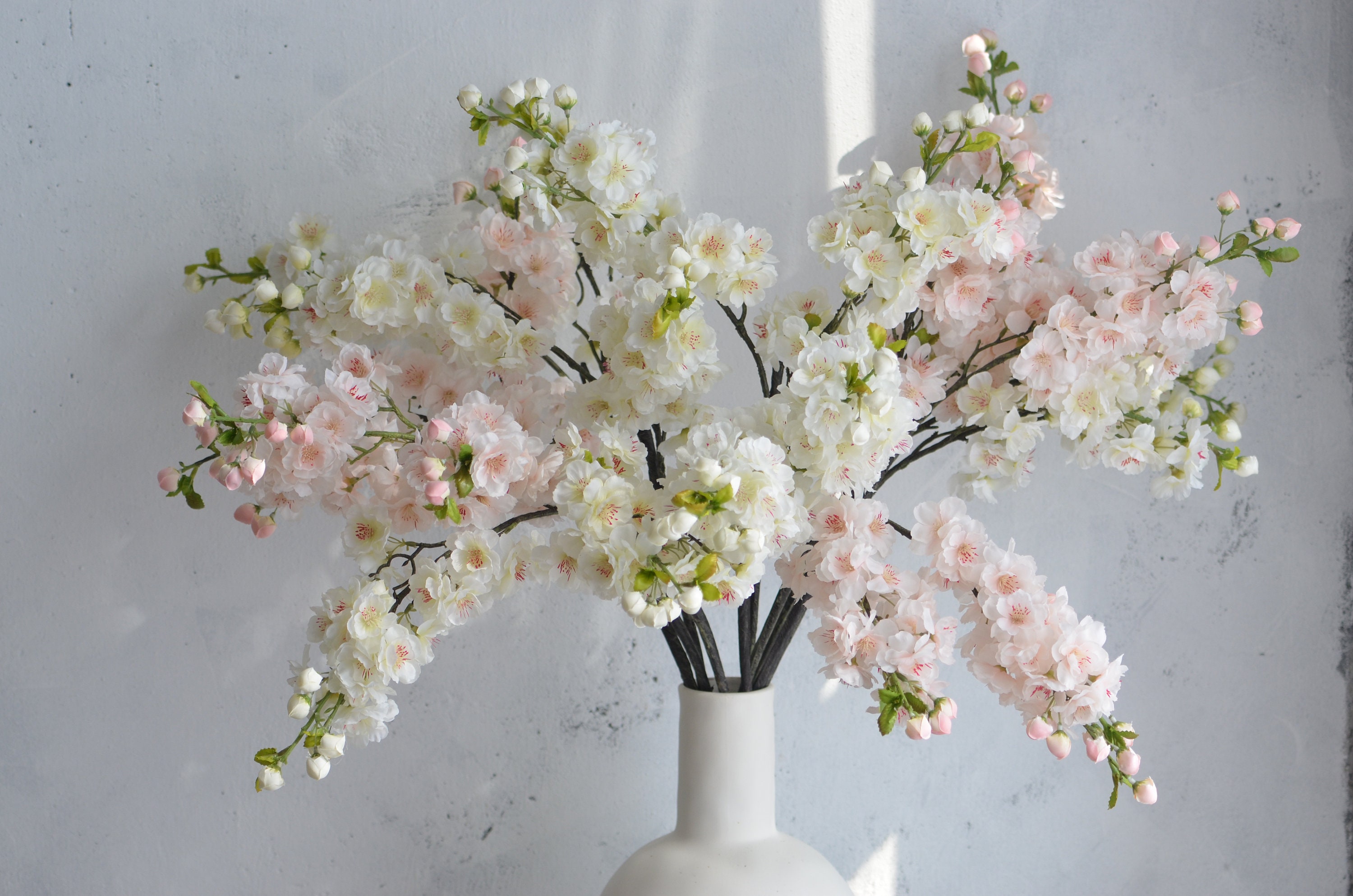 Rama de flor de cerezo artificial de 31,5 "crema/rosa rubor con capullos, flores de primavera falsas, centro de mesa/Floral/boda/decoración del hogar/regalos