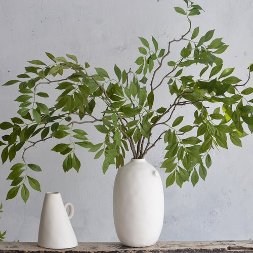 Rama artificial de glicinia de 79 cm (31 pulgadas), follaje primaveral.
