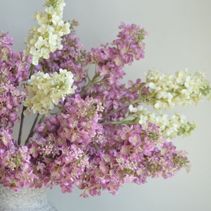 Rama de lilas rosa malva sintética de 24,8 , hortensias de lilas artificiales color crema, decoraciones florales de follaje DIY para bodas/hogar/cocina imagen 2