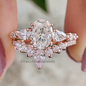 Oval Moissanite Engagement Ring Set Stacking Ring 14K/18K Rose Gold Vintage Unique Pear Diamond Cluster Ring Women Wedding Bridal Ring FD49