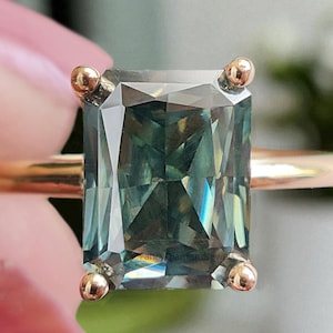 1.65 CT Green Color Radiant Cut Moissanite Ring Engagement Ring Vintage Solitaire Ring Yellow Gold Wedding Ring Anniversary Gift Ring FD403