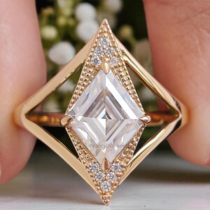 1.55 CT Kite Cut Colorless Moissanite Gold Ring Art Deco Vintage Ring Set Anniversary Engagement Bridal Wedding Ring Unique Split Band FD27