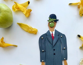 Poupée articulée, motifs Magritte, œuvre d’art en papier « Le Fils de l’Homme », collage original découpé en papier, art découpé à la main, poupée en papier originale