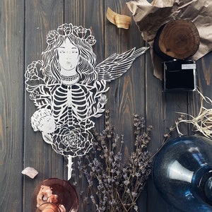 Arte tagliata a mano, taglio della carta tagliata a mano "Madre" taglio di carta originale in colore bianco, arte ooak, opere d'arte sospese a parete, decorazioni per la casa, arte ucraina