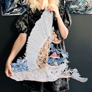 Arte del taglio della carta acquerellata, taglio della carta tagliata a mano, taglio della carta originale "Il Gufo" in colori misti, opere d'arte da appendere alla parete, opere d'arte decorativa.