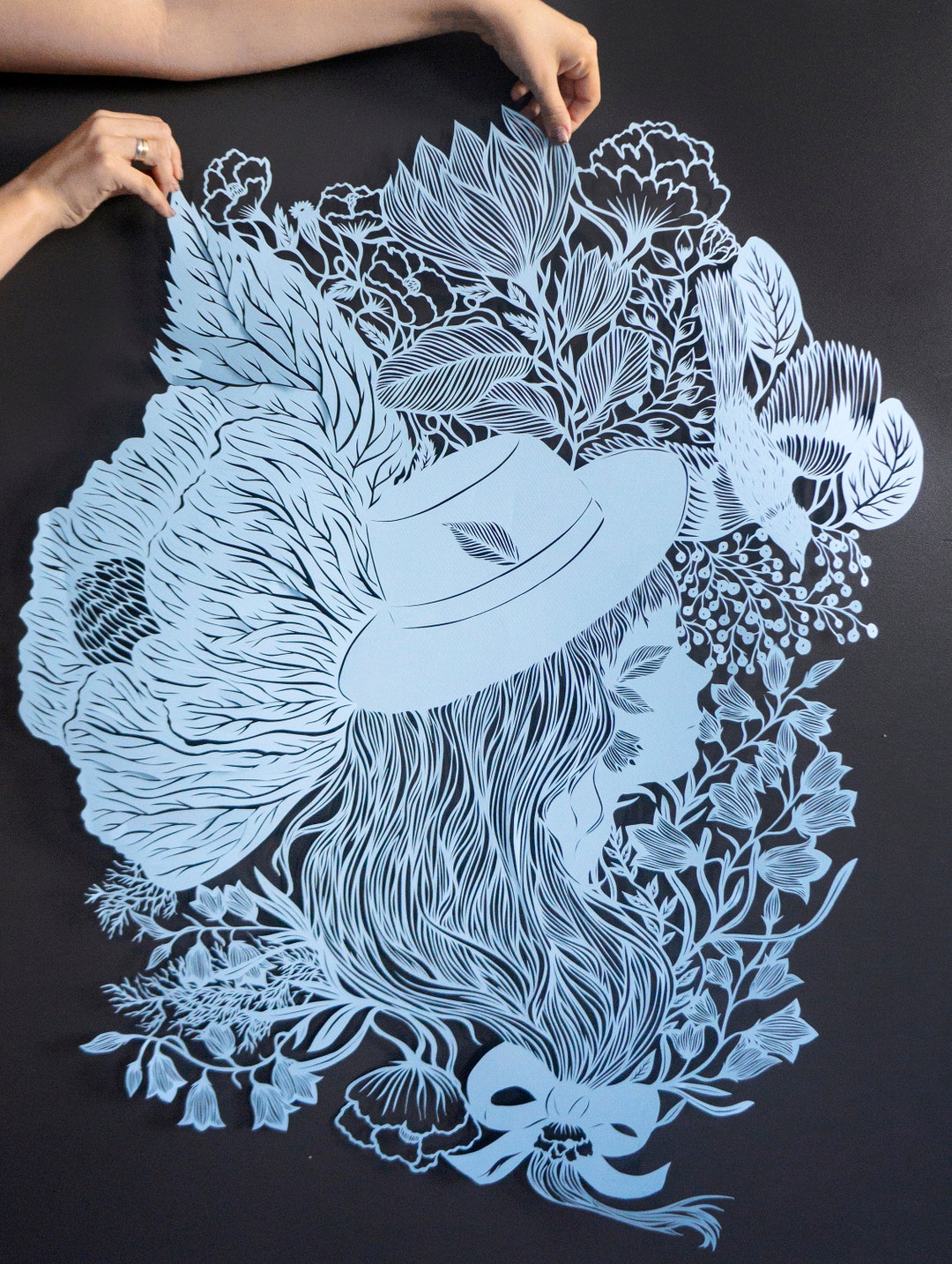 切り絵アート 人のシルエット Paper-cutting 切り絵アート、大判ハンドカットペーパーアート「ブルーベルズ