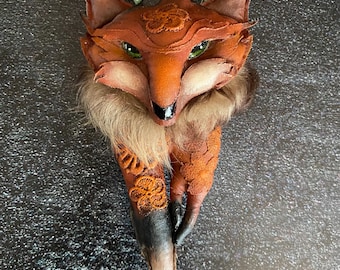 アンティークな日本の稲荷土人形 - 古民芸品の守護狐人形、緑青のある