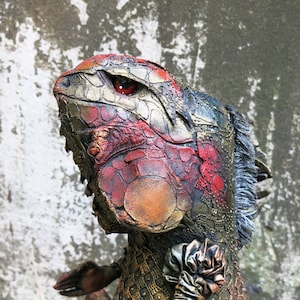 Escultura original do lagarto iguana arco-íris - com certeza vai conquistar seu coração. Grande animal colecionável de 23,6&#39;&#39;