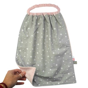 グレー&ピンクの大きな星型ビブ モンテッソーリ 幼稚園用、伸縮性のある女の子用ビブ 手作り、パーソナライズされた幼児用ビブ ギフト、