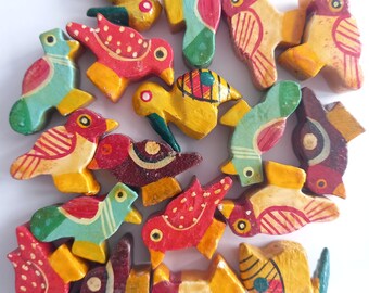 Loose beads. 16 Handmade wooden bird figurine beads. Charm beads. 25 mm - 30 mm