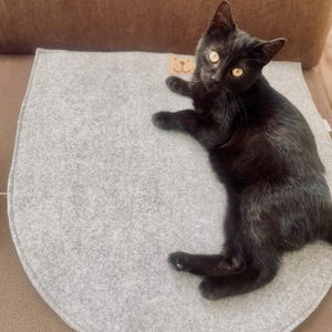 Comfy Pet Mat-Bed &#39;MOON&#39; - in Wool, 2 Sizes, Gray