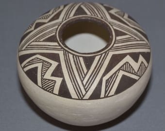 Acoma Pottery : Very Good Acoma Pottery Seed Jar by Lucy Lewis #283