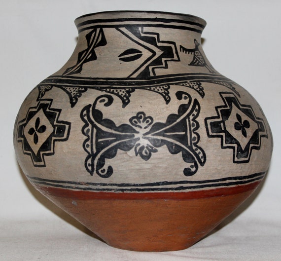 Native American Indian Pottery : Native American Tesuque Poly Chrome Jar, Ca.  1890 522 